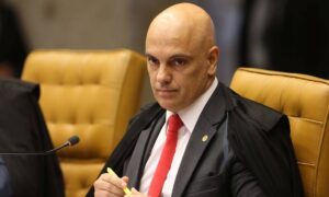 Moraes encaminha pedido de investigação contra Bolsonaro por desobediência