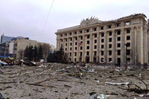 Rússia bombardeia prédio do governo da segunda maior cidade da Ucrânia