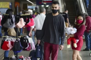 Manaus não segue o governo e mantém uso da máscara