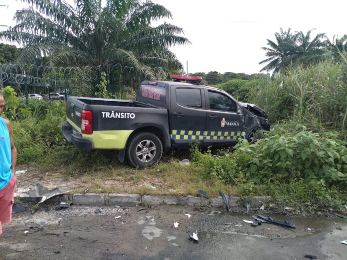 Grupo assalta restaurante, promove troca de tiros e rouba viatura do IMMU na fuga