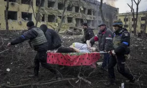 Morre mulher grávida que virou símbolo do ataque russo à cidade de Mariupol