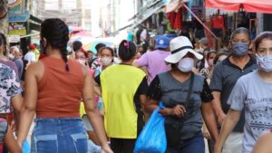 "O momento ainda é de cautela", diz médico sobre liberação de uso de máscara em Manaus