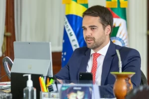 Governador do RS diz que irá renunciar ao cargo e confirma permanência no PSDB