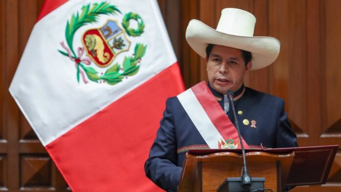 Congresso do Peru aprova impeachment contra o presidente Pedro Castillo