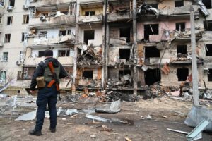 Capital da Ucrânia instaura toque de recolher após novos bombardeios