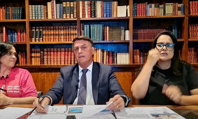 Durante a live semanal transmitida via redes sociais, o presidente Jair Bolsonaro comentou, nessa quinta-feira (24), as denúncias de corrupção envolvendo o ministro da Educação, Milton Ribeiro