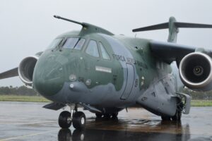 Um avião KC-390 Millennium, da Força Aérea Brasileira (FAB), decolou nesta segunda-feira (7), às 15h, da Base Aérea de Brasília para resgatar brasileiros na Polônia que fugiram da guerra entre Rússai e Ucrânia