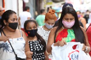 Vereadores entrevistados pelo portal Fiscaliza News se manifestaram a favor da suspensão do uso de máscaras em locais públicos, decisão anunciada pelo Prefeito de Manaus, David Almeida, e que deve entrar em vigor a partir do dia 16 de março