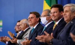 Ato em Brasília marca despedida de ministros que vão disputar eleições