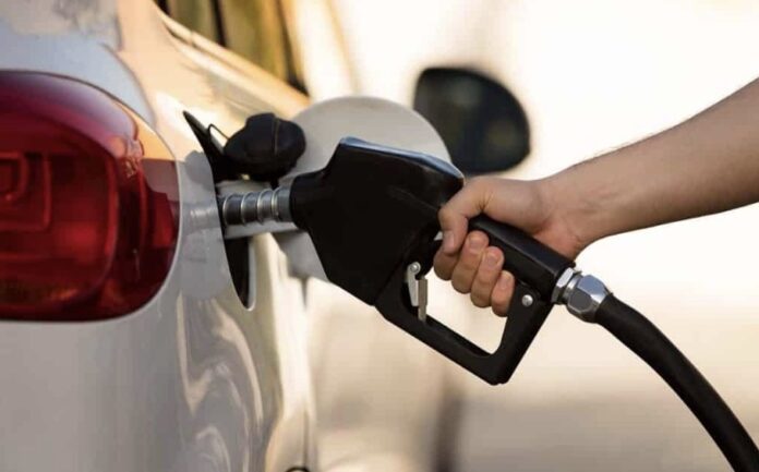 Petrobras anuncia alta da gasolina em 18% e do diesel em 25%