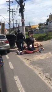 Veja vídeos: Grupo é preso com drogas e submetralhadoras em Manaus