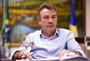Governador de Roraima é condenado por propaganda eleitoral antecipada pelo TRE