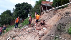 Defesa Civil registra ocorrências causadas pela chuva em Manaus