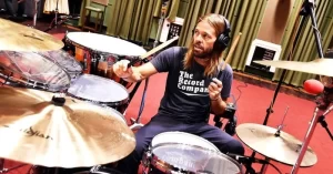 Morre baterista da banda Foo Fighters 2 dias antes de show no Lollapalooza
