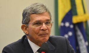 Bolsonaro volta a criticar a Petrobras e aumenta pressão sobre presidente da estatal