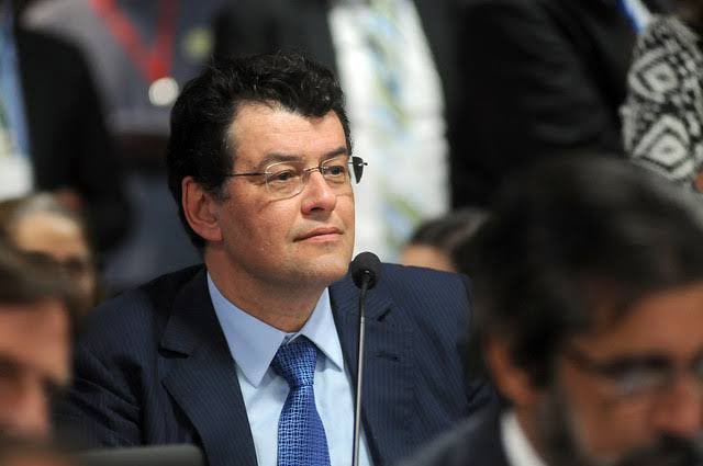 Eduardo Braga elogia prefeitos ausentes a ato de Lima e diz que 