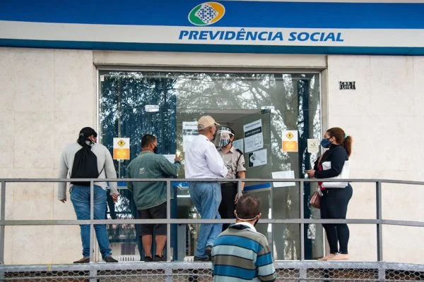 Greve nacional do INSS (Foto: Hugo Barreto/Metrópoles)