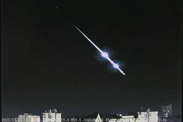 Fenômeno raro: meteoro explode duas vezes no céu do Rio Grande do Sul
