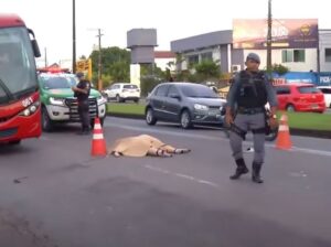 Mulher morre atropelada ao atravessar avenida Max Teixeira