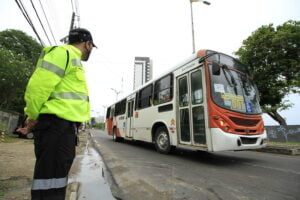 Manaus registrou média de 4 assaltos a ônibus por dia em 2021