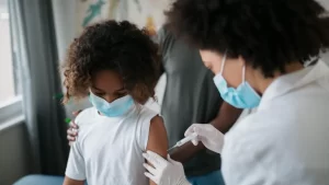 Campanhas de vacinação infantil contra sarampo e influenza começam em abril