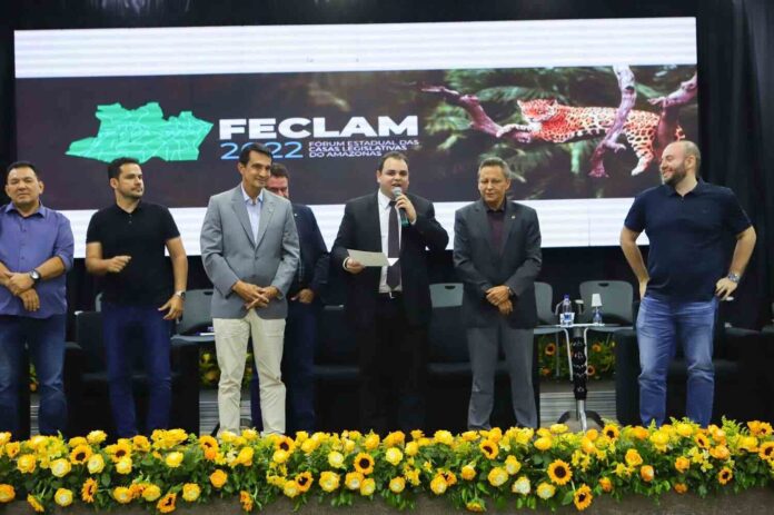 Com mais de mil participantes em dois dias de evento, o 2º Fórum Estadual das Casas Legislativas do Estado do Amazonas (Feclam) encerrou a programação na noite dessa quarta-feira (20) com pronunciamento do presidente da Assembleia Legislativa do Amazonas, deputado Roberto Cidade (UB