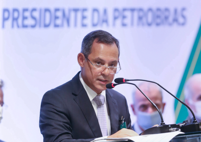 Novo presidente da Petrobras diz que continuará seguindo paridade internacional