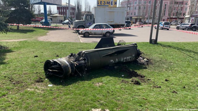 Míssil que atingiu estação de trem na Ucrânia tinha a inscrição 
