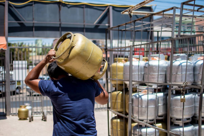 Petrobras anuncia redução no preço do gás de cozinha