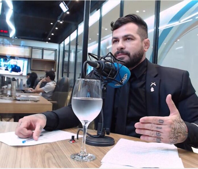 O vereador Capitão Carpê (Republicanos) afirmou em entrevista à rádio e TV Onda Digital nesta terça-feira (26) que estuda a proposta do presidente da legenda no Amazonas, deputado Silas Câmara, para disputar o cargo de deputado estadual nas eleições deste ano