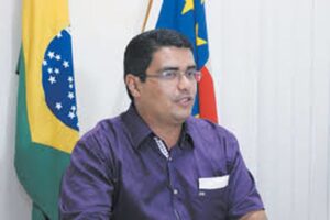 A Justiça Federal condenou o ex-prefeito de Parintins (a 369 quilômetros de Manaus) Carlos Alexandre Ferreira da Silva por crime de responsabilidade. Ele deixou de prestar contas sobre recursos federais repassados pelo Fundo Nacional de Desenvolvimento da Educação (FNDE) em 2014 e 2015