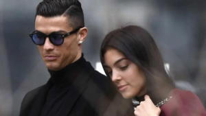 Cristiano Ronaldo anuncia morte de um dos filhos gêmeos