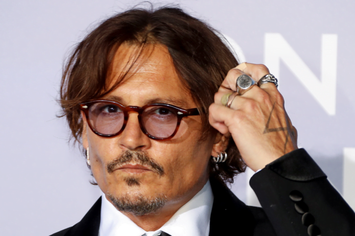 Johnny Deep lamenta saída repentina de Piratas do Caribe