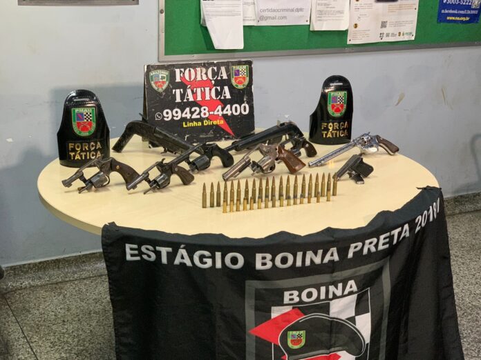 Arsenal é apreendido em rua na Compensa