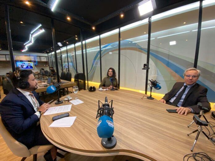 O vice-presidente da Câmara de Dirigentes Lojistas de Manaus (CDLM), o advogado e consultor empresarial Hamilton Caminha afirmou, em entrevista à rádio e TV Onda Digital nesta quinta-feira (28), que empresas já elaboram alternativas para garantir a viabilidade dos negócios com a manutenção da alíquota de 25% do Imposto sobre Produtos Industrializados (IPI) no Polo Industrial de Manaus (PIM)