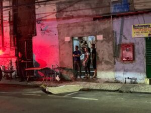 Homem é morto a tiros na rua Joaquim Nabuco no Centro de Manaus