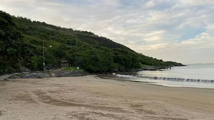 Namorada de jovem que teve barriga aberta em praia é denunciada no caso