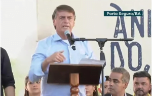 Na Bahia, Bolsonaro diz que perdão a deputado foi para "garantir nossa liberdade"