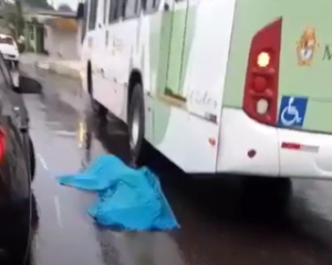 Veja vídeo: Homem morre após colisão com ônibus na Cidade Nova