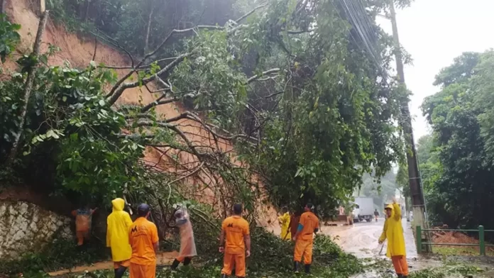 Número de mortos chega 13 após temporais no Rio de Janeiro