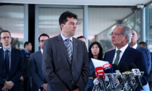 Paulo Guedes afirma que prosseguirá com estudos para privatizar Petrobras