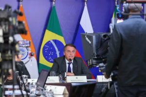 Em live nas redes sociais nessa quinta-feira (5), o presidente Jair Bolsonaro (PL) afirmou que o "lucro abusivo" da Petrobrás em períodos de crise é um "crime" e um "estupro"