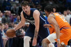 NBA: Mavericks derrubam Suns e avançam às finais da Conferência Oeste