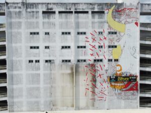 Obra de arte gigante transforma fachada do Bumbódromo de Parintins