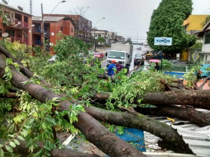 Inmet emite alerta de fortes chuvas