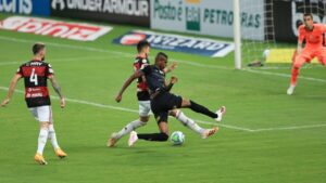 Ceará e Flamengo entram em campo neste sábado (14), em Fortaleza, com um objetivo em comum: conquistar os três pontos da vitória para afastar a má fase no Campeonato Brasileiro