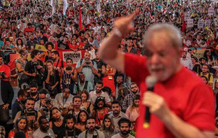 O ex-presidente Luis Inácio Lula da Silva (PT) reagiu, em postagem no Twitter compartilhada nesta terça-feira (24), à redução de 10% no Imposto sobre Importação (II) anunciado pelo governo federal para conter a alta da inflação