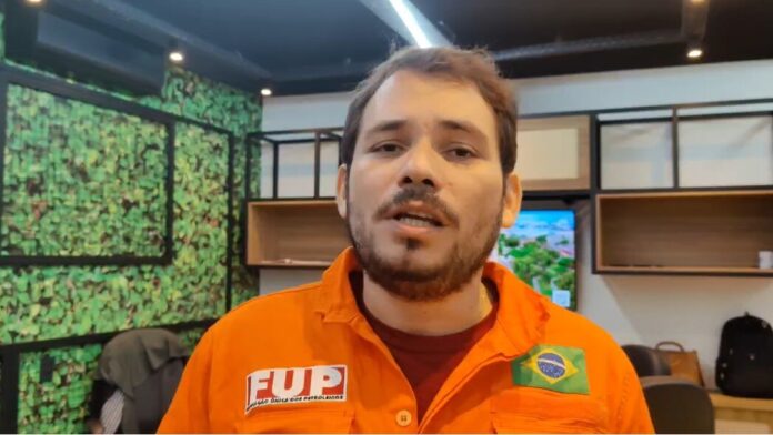 O coordenador geral do Sindicato dos Petroleiros do Estado do Amazonas (Sindipetro-AM), Marcos Ribeiro afirmou, em entrevista à rádio e TV Onda Digital nesta quarta-feira (11), que a inflação deve ocasionar novos aumentos no preço do diesel e da gasolina, impactando não apenas o setor de transportes, mas em vários segmentos da atividade econômica, com reflexos nos preços da cesta básica