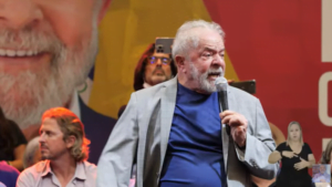 Em agenda em Curitiba, Lula descarta privatização de estatais