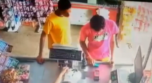 Homem é preso após roubar e realizar compras com cartão aproximação
